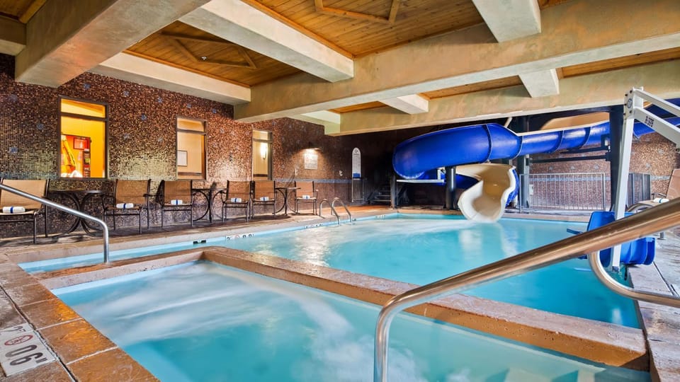 Pool view, Swimming pool, Swimming pool