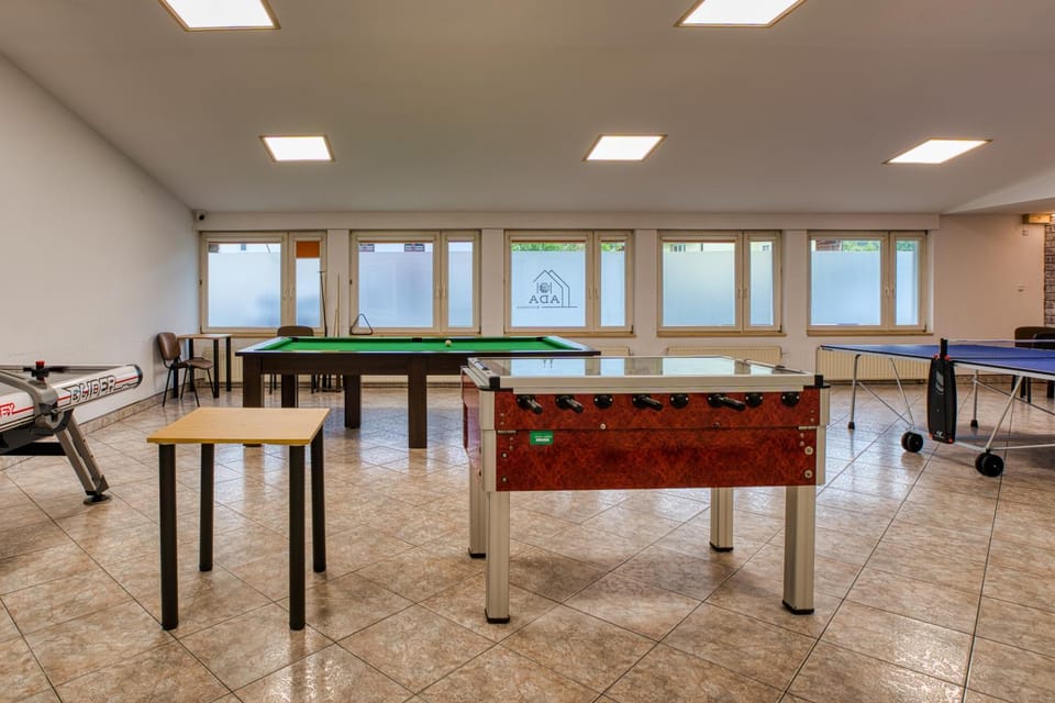 Billiard, Game Room, Table tennis
