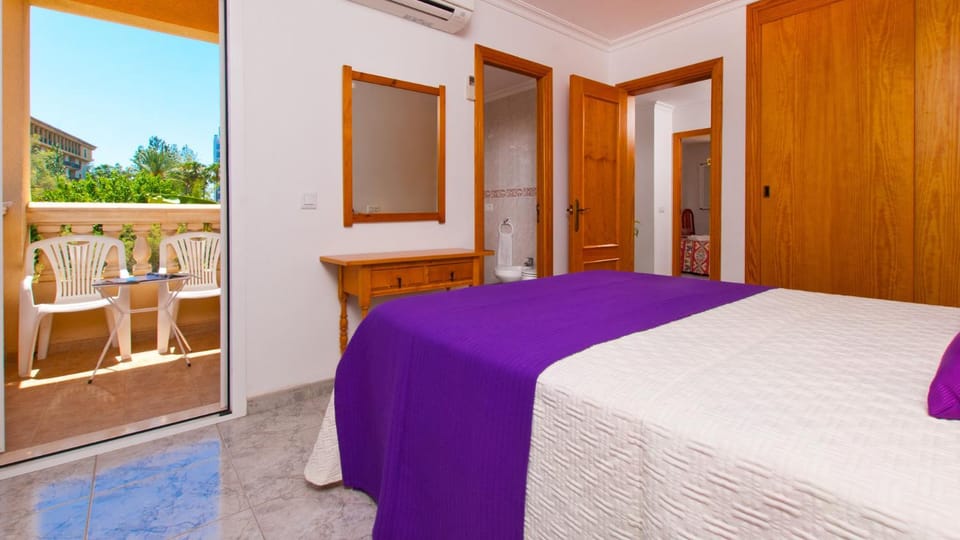 Bed, Balcony/Terrace, Bedroom
