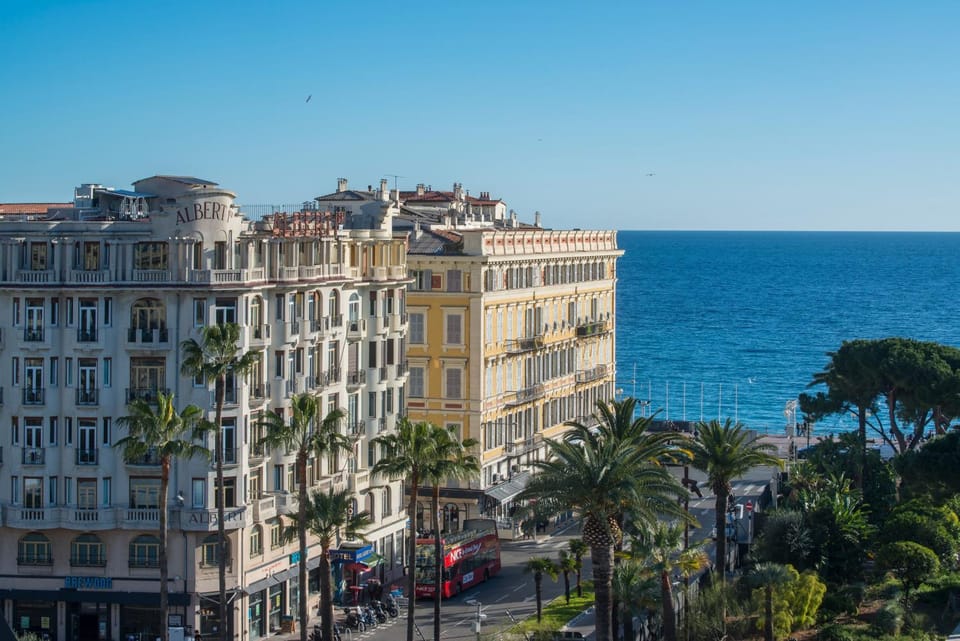 Property building, Nearby landmark, Facade/entrance, Neighbourhood, City view, City view, Garden view, Garden view, Landmark view, Landmark view, Sea view, Sea view, Street view, Street view, Location