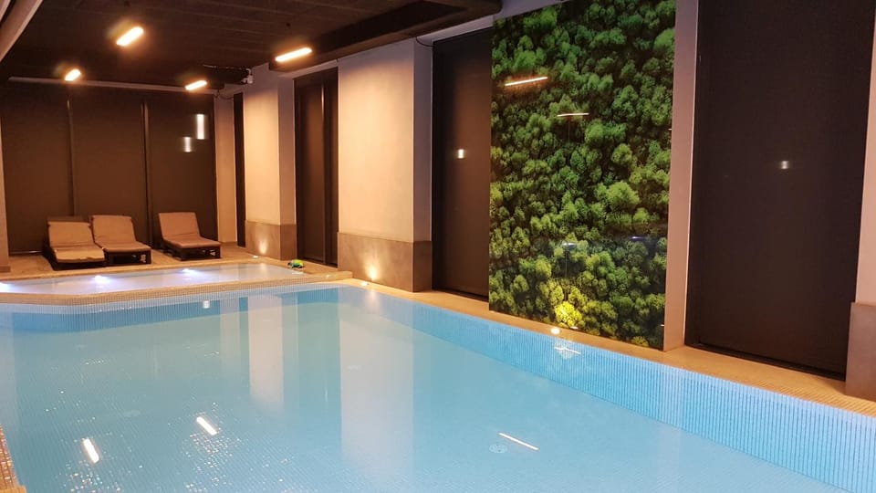 Swimming pool, Swimming pool