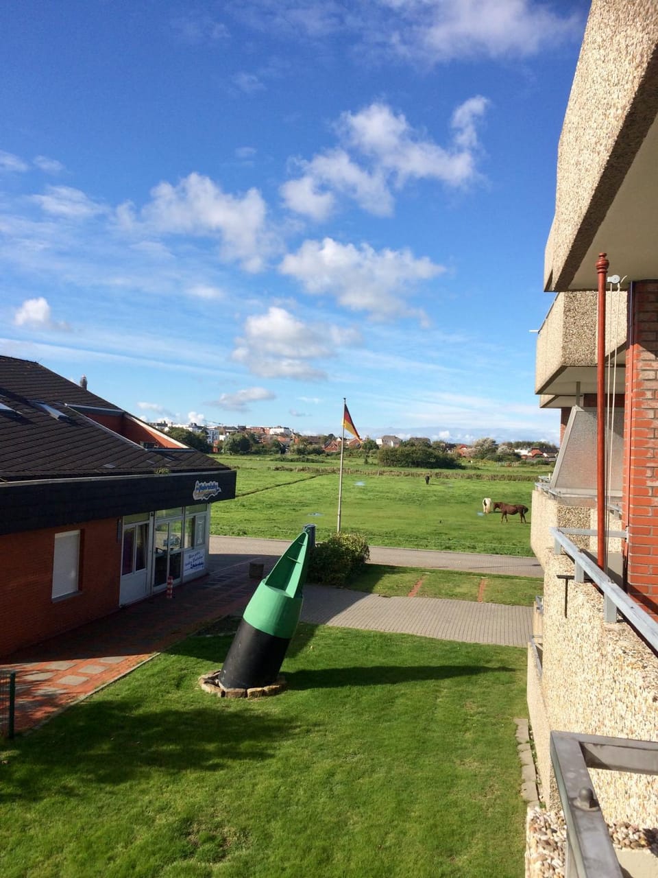 Garden, View (from property/room), City view, Street view