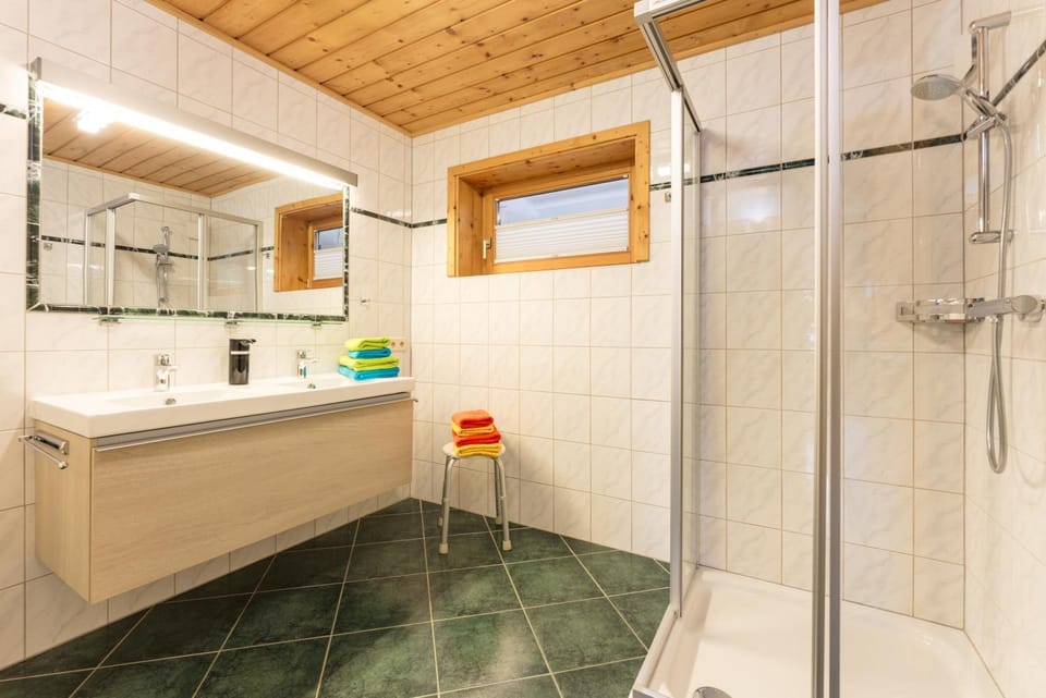 Shower, Bathroom, towels