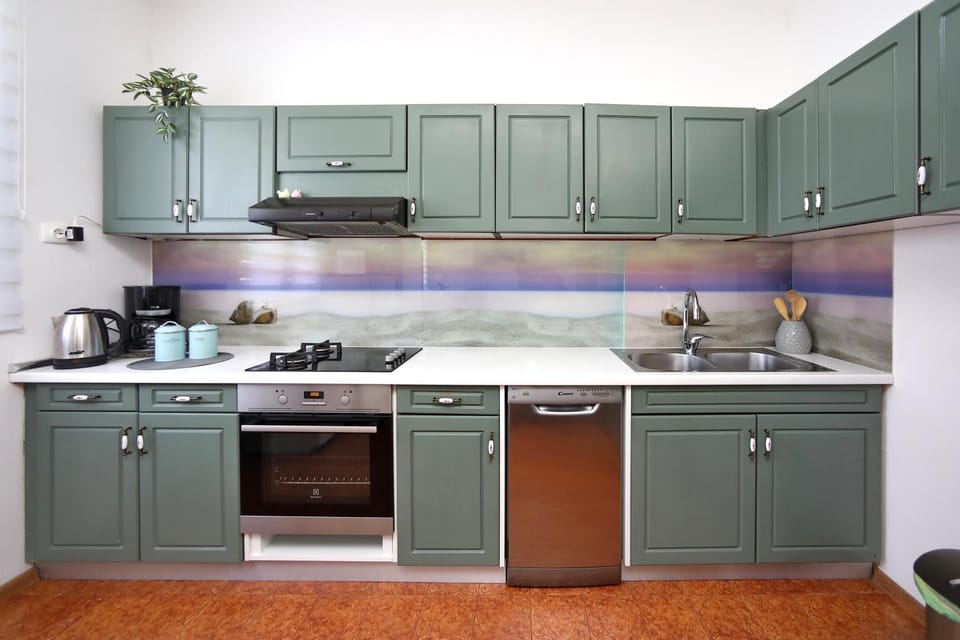 Coffee/tea facilities, Kitchen or kitchenette, dishwasher, pet friendly, stove