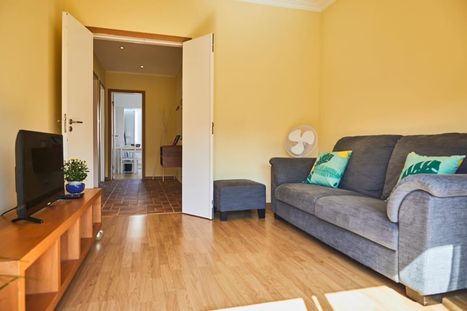 Communal lounge/ TV room, TV and multimedia, Living room, Seating area, Evening entertainment