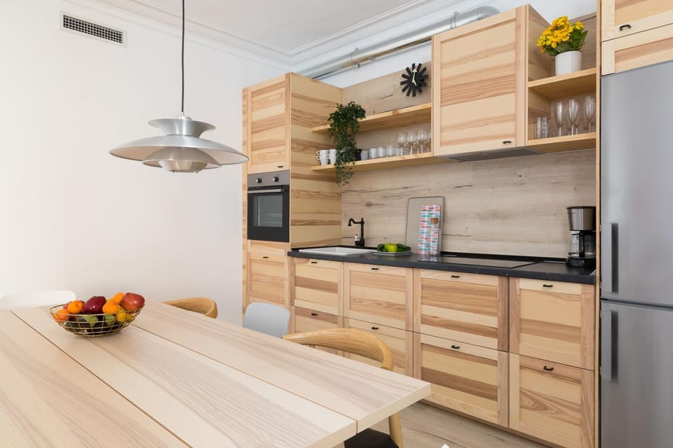 Kitchen or kitchenette, Dining area