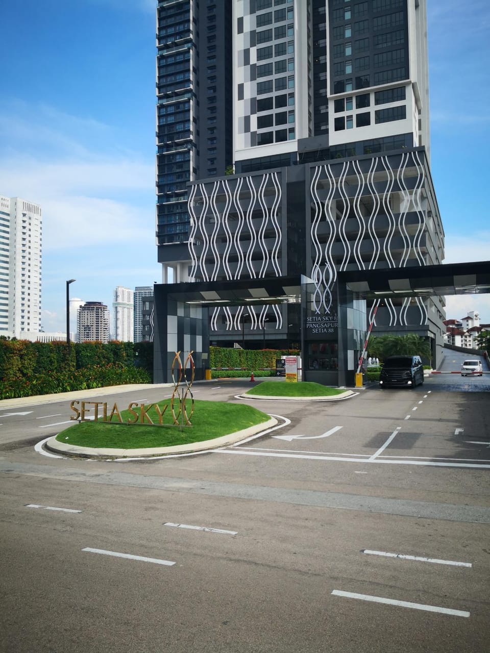 Facade/entrance