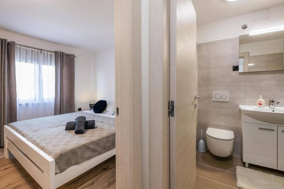 Bathroom, Bedroom