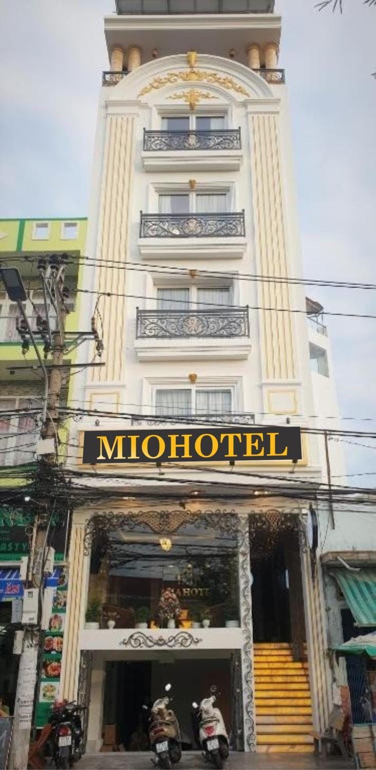 Property building, Day, City view, Location, Parking