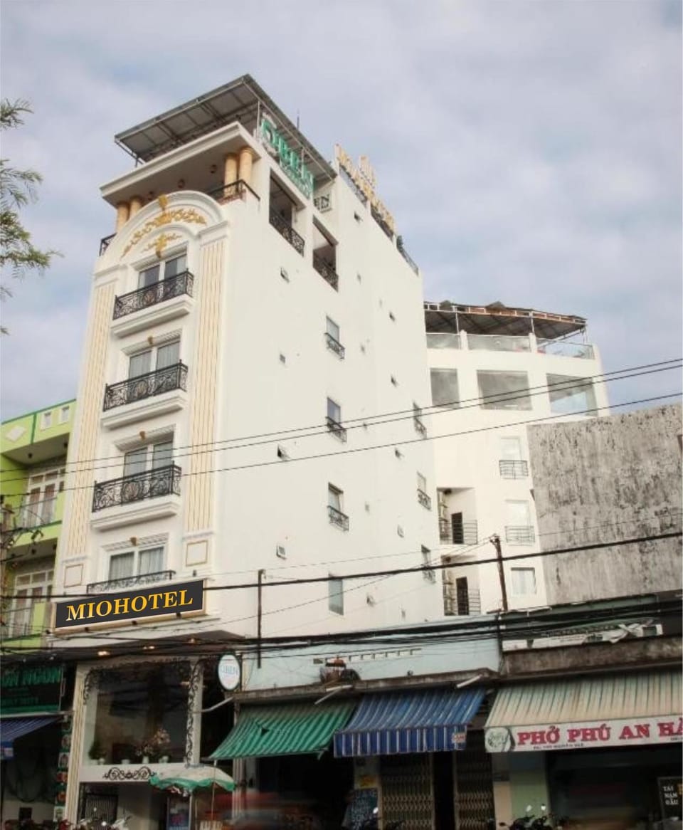 Property building, Day