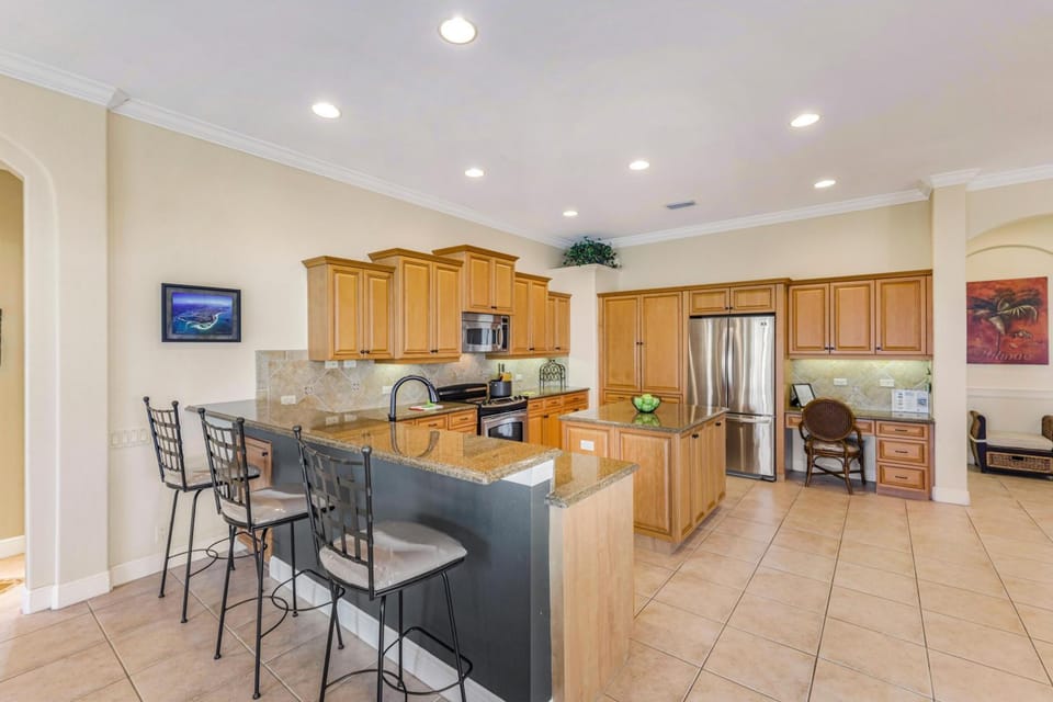 Waterfront home with pool, spa and boating access House in Marco Island