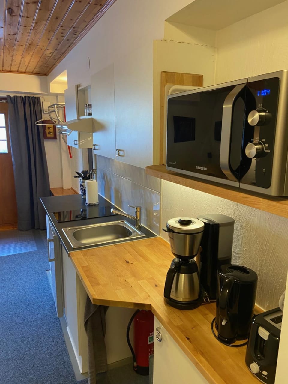 Coffee/tea facilities, Kitchen or kitchenette, minibar, stove, toaster