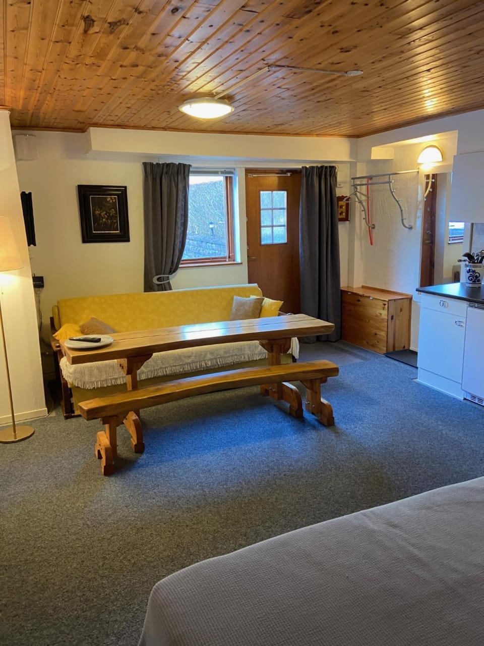 Photo of the whole room, Seating area