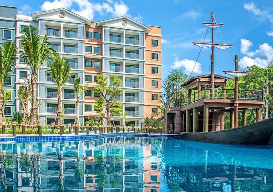Property building, Swimming pool