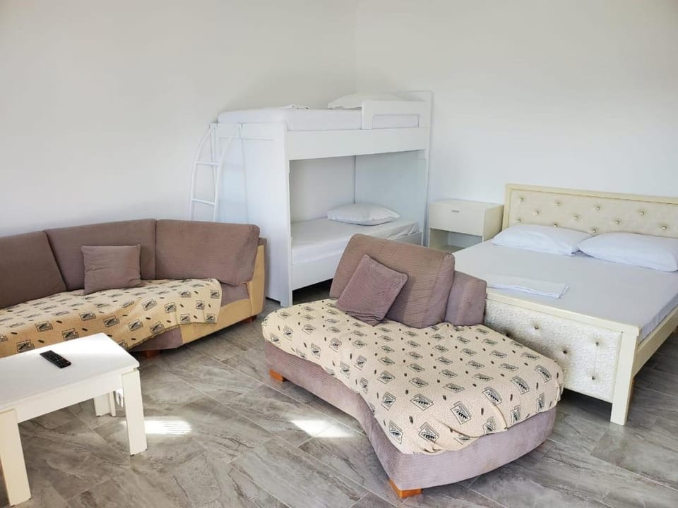 Bed, Seating area