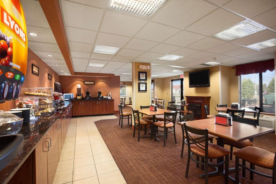 Restaurant/places to eat, Dining area, On site