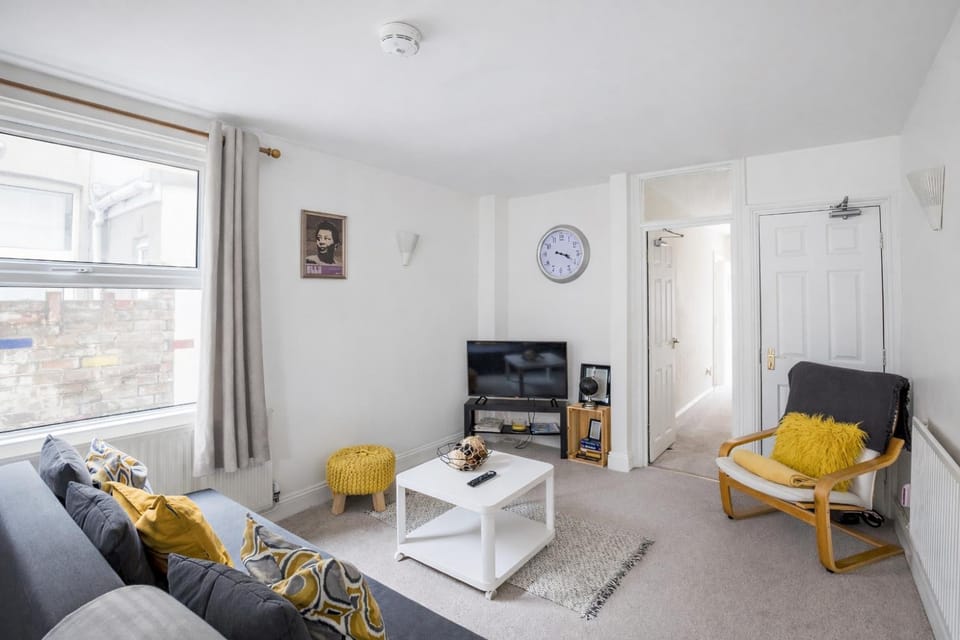 The Ella Fitzgerald - Modern 2 Bedroom Apartment, super close to City Centre Apartment in Cardiff