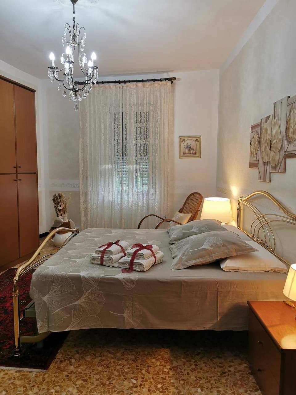 Bedroom, towels, wardrobe