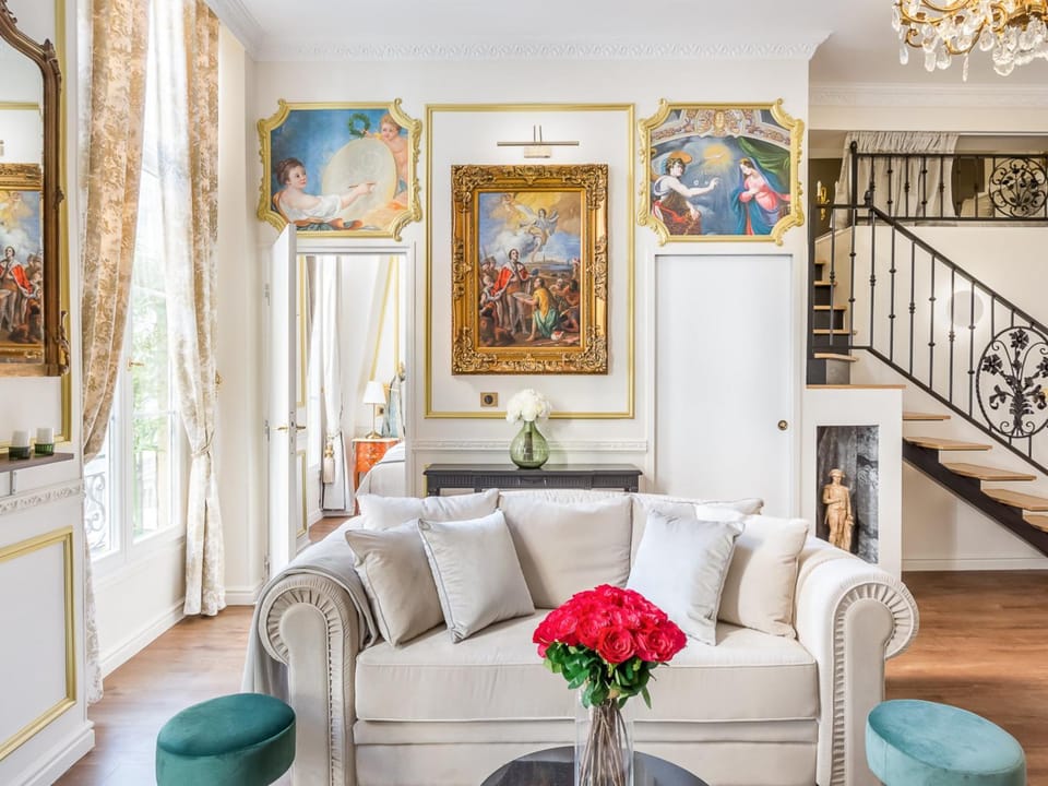 Living room, Seating area