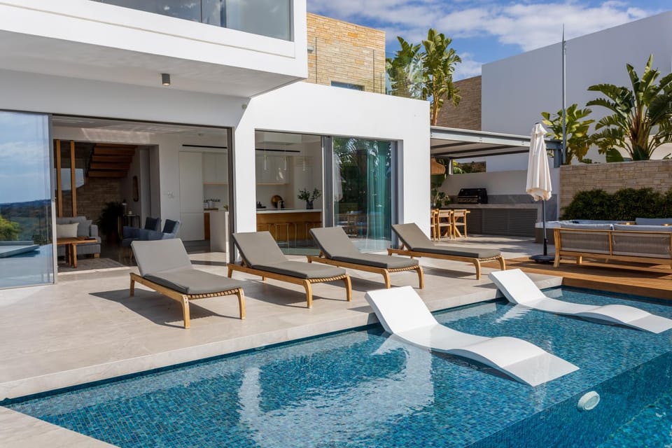 Property building, Patio, Day, Natural landscape, Living room, Seating area, Pool view, Swimming pool, sunbed