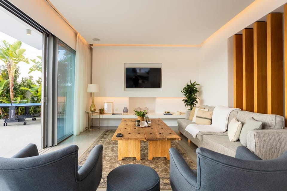 Communal lounge/ TV room, TV and multimedia, Living room, Seating area