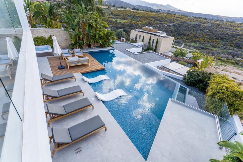 Property building, Patio, Day, Natural landscape, View (from property/room), Balcony/Terrace, Mountain view, Pool view, Swimming pool, sunbed