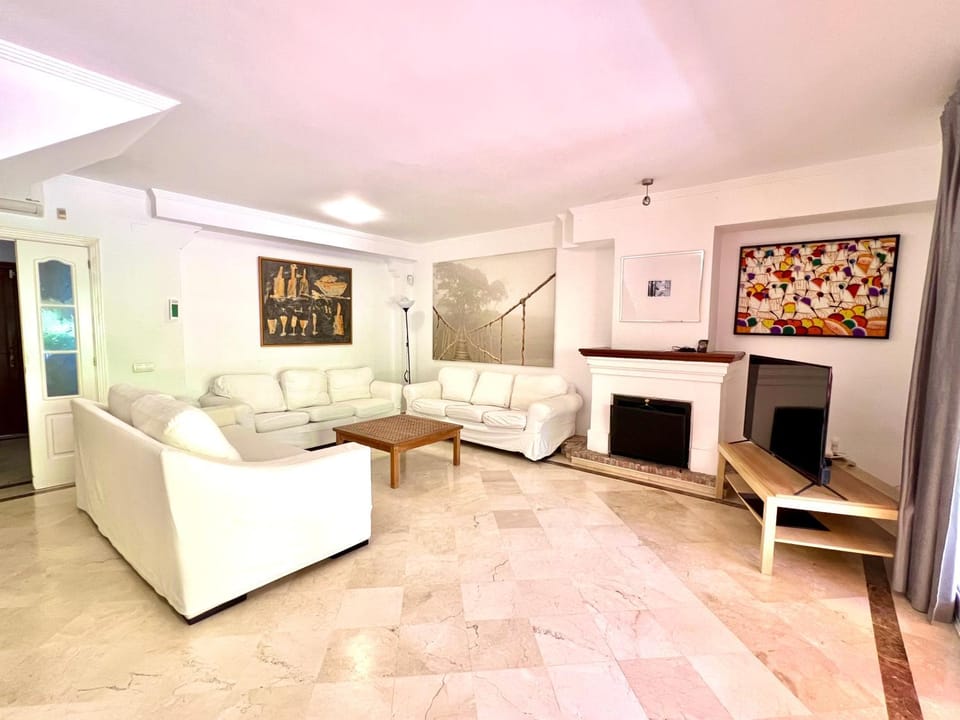 TV and multimedia, Living room, Seating area
