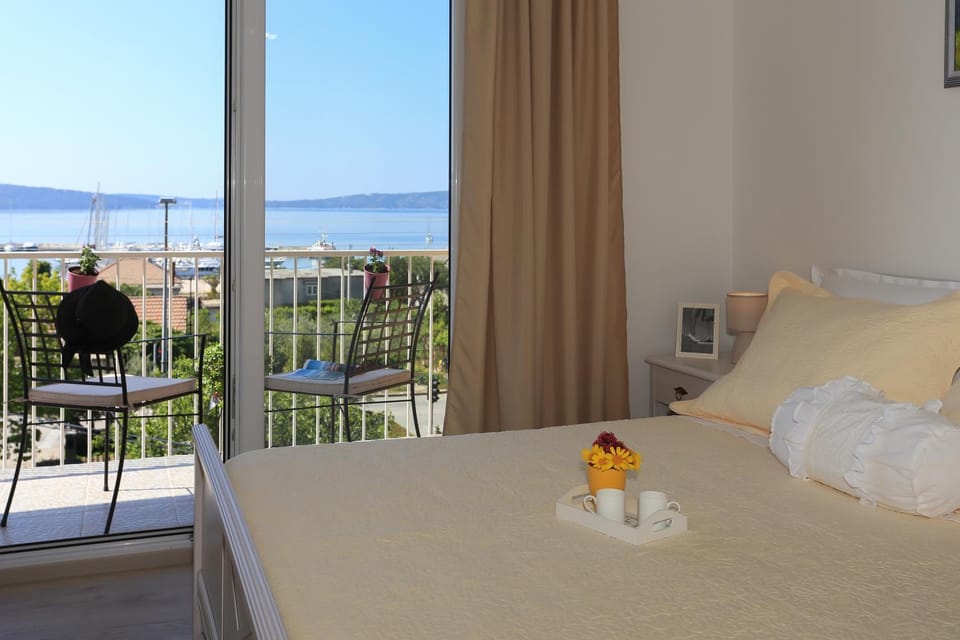 Bed, Bedroom, Sea view