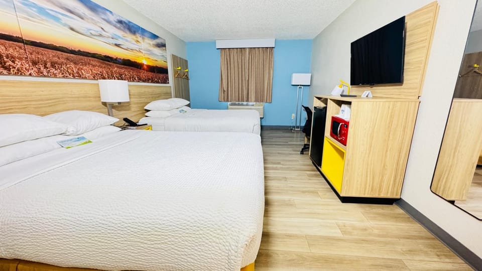 Days Inn by Wyndham Salina I-70 Motel in Salina