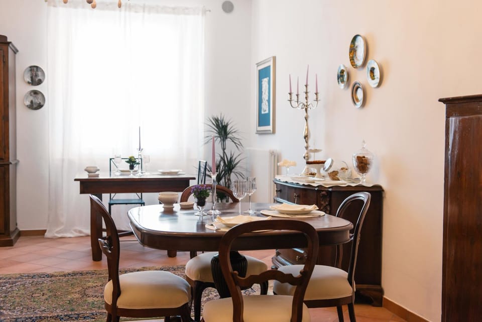 Restaurant/places to eat, Dining area