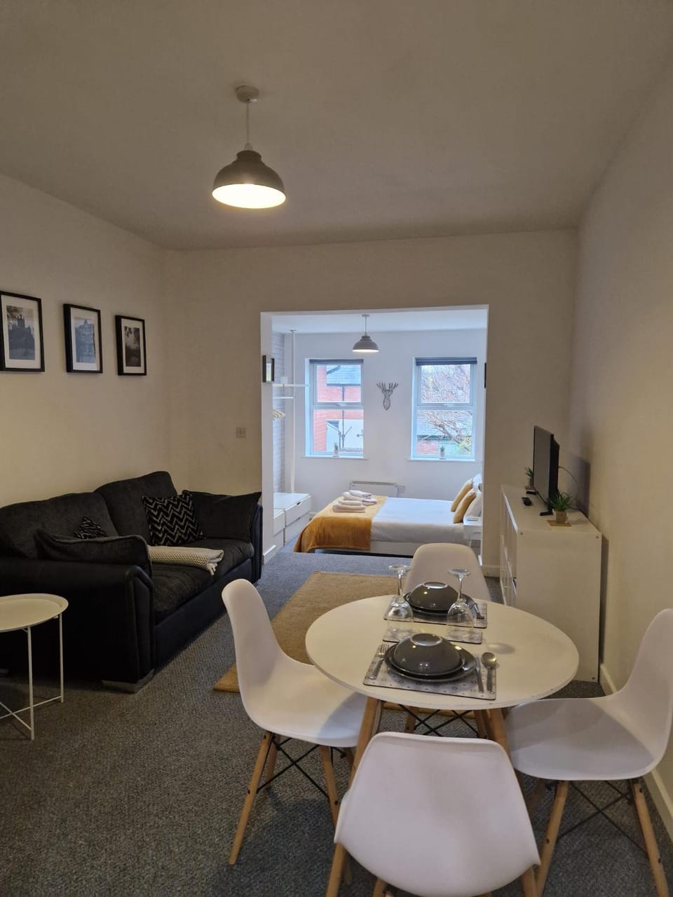 Hereford City - Victory Apartment - Modern Studio In Vibrant Popular Area of Hereford - Hosted by RENTMYHOUSE Apartment in Hereford