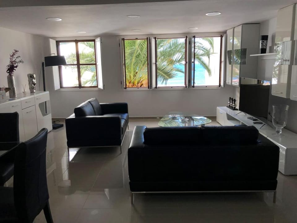 V&C Luxury Sea House Villa in La Palma