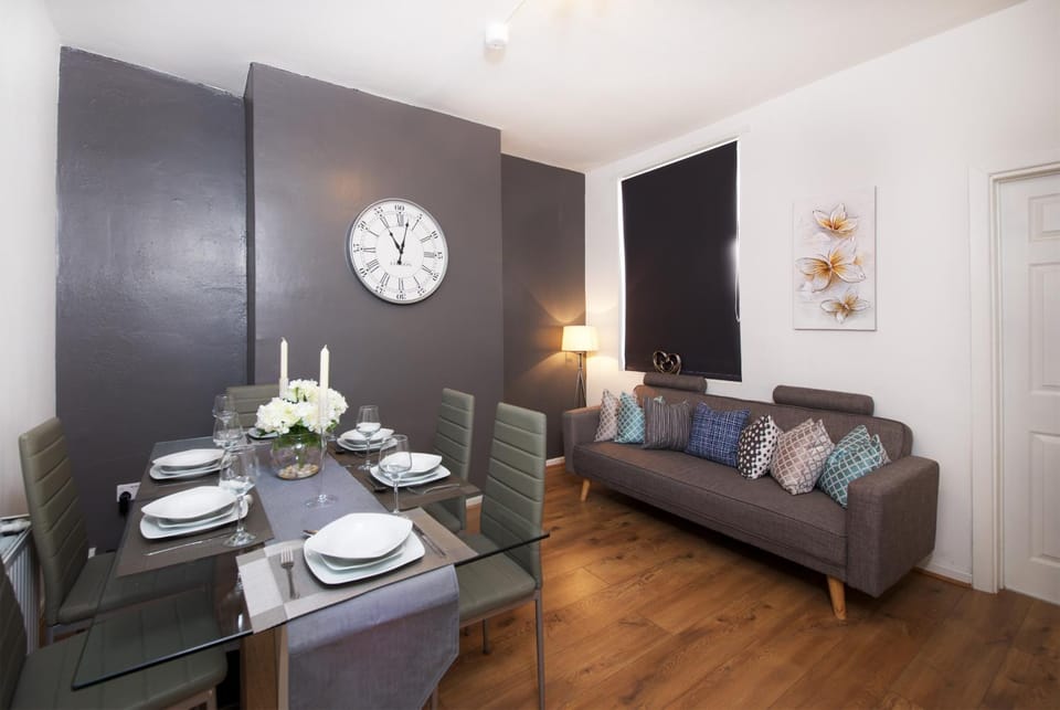 Seating area, Dining area