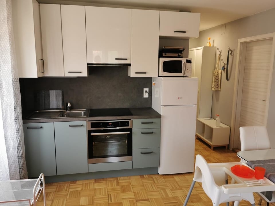 Kitchen or kitchenette, Communal kitchen