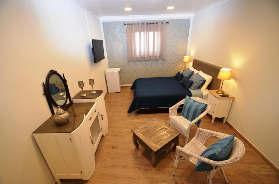 Bed, TV and multimedia, Living room, Photo of the whole room, Bedroom
