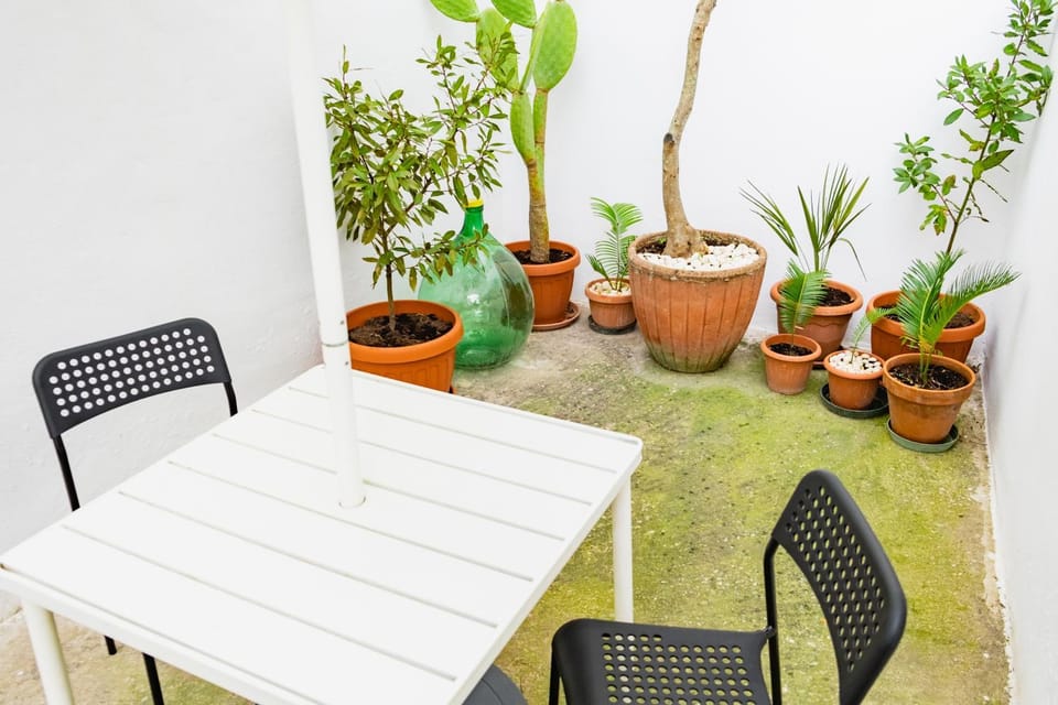 Coffee/tea facilities, Inner courtyard view