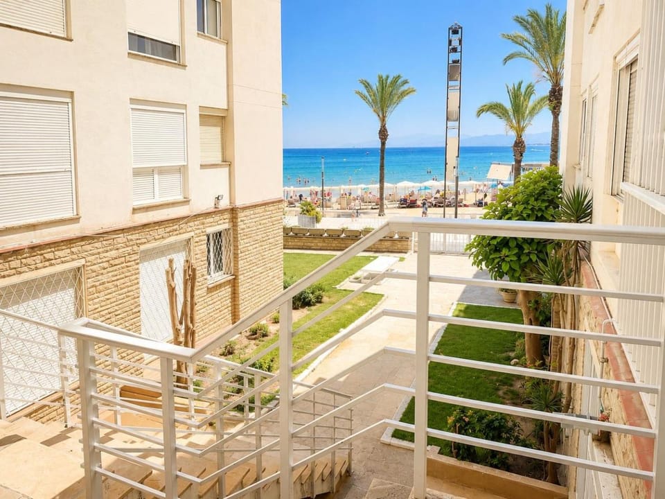 Bello Horizonte Frontbeach Apartment in Salou