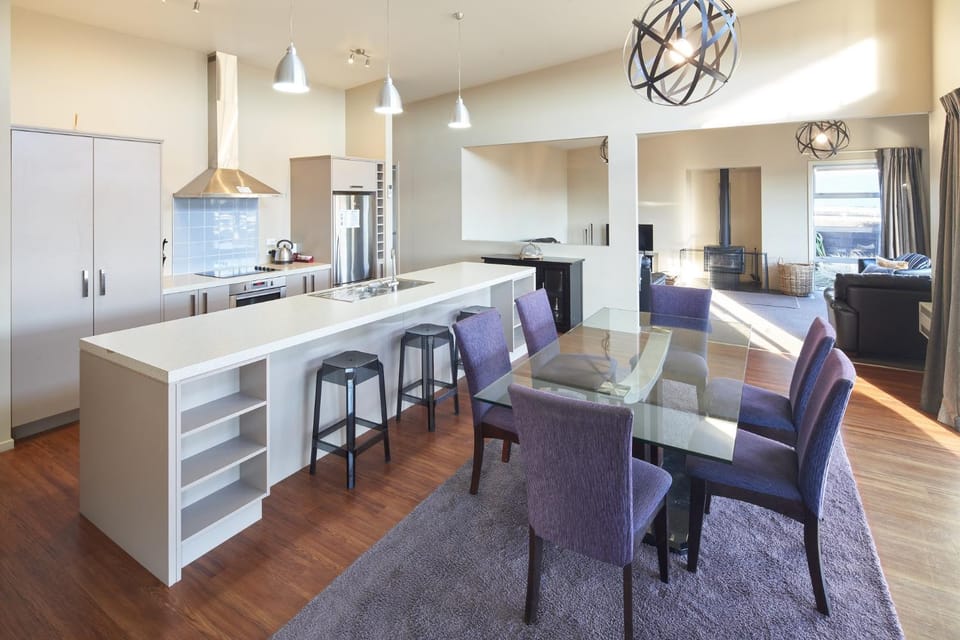 Dining area, dishwasher, kitchen