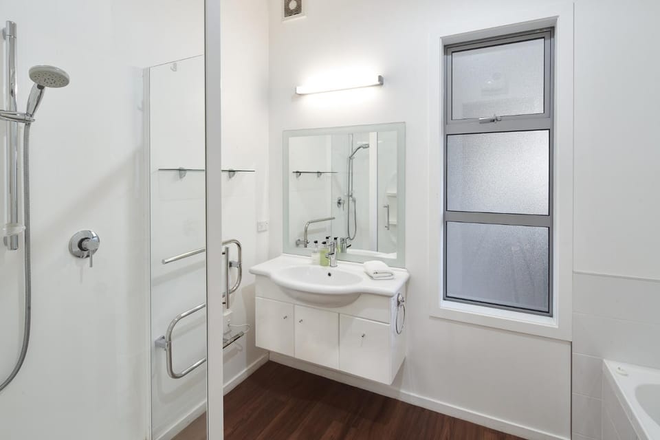 Shower, Toilet, Bathroom, Bath