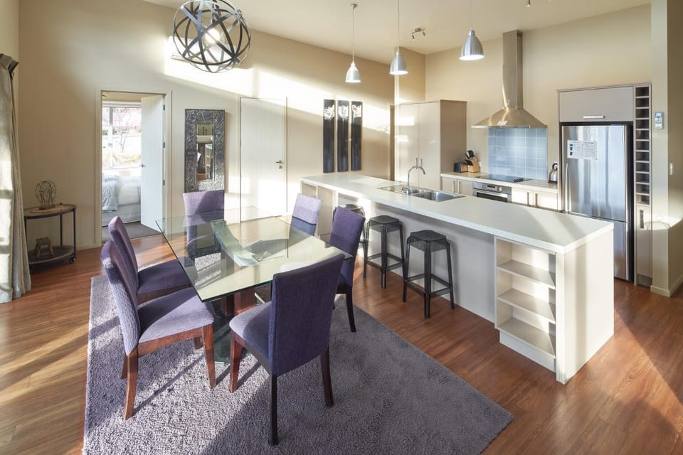 Dining area, dishwasher, kitchen