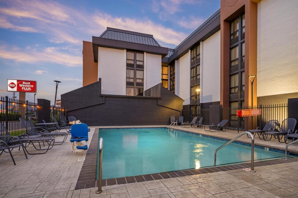 Property building, Pool view, Swimming pool