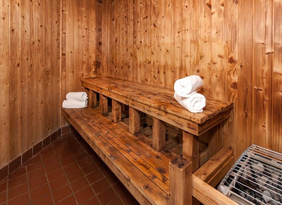 Sauna, Area and facilities