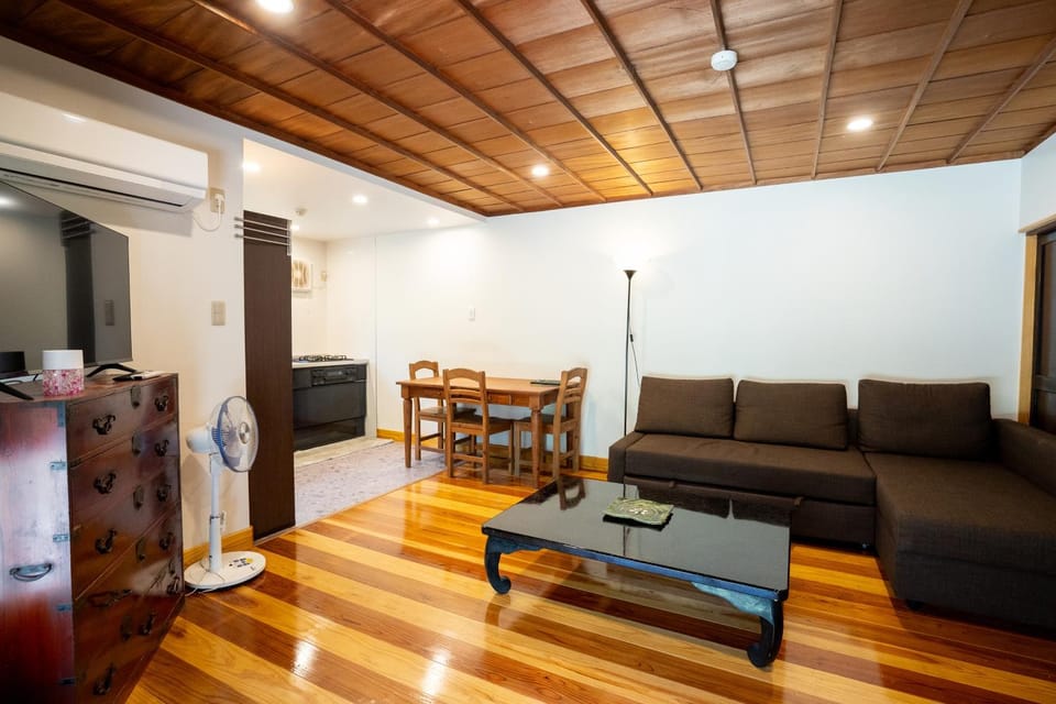 TV and multimedia, Kitchen or kitchenette, Living room, Seating area, Dining area