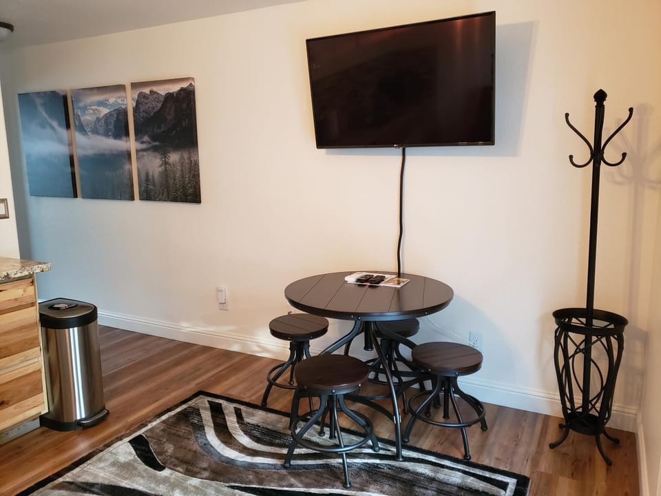 TV and multimedia, Dining area