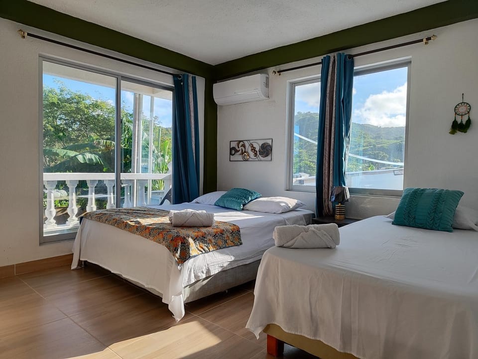 Natural landscape, View (from property/room), Balcony/Terrace, Photo of the whole room, Bedroom, Mountain view, Sea view, towels