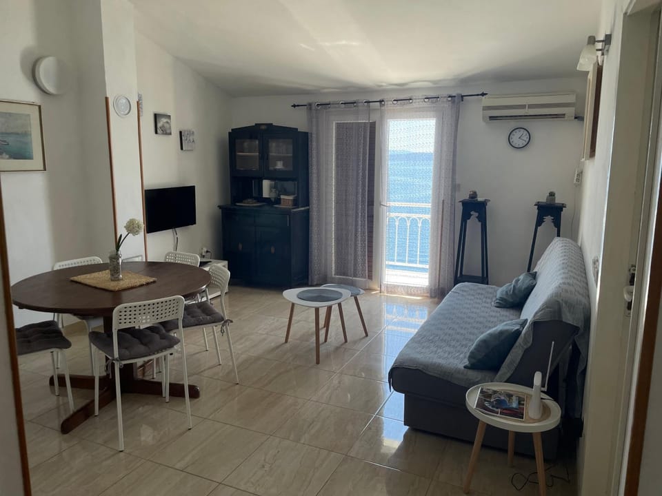View (from property/room), Balcony/Terrace, Living room, Seating area, Dining area, Sea view