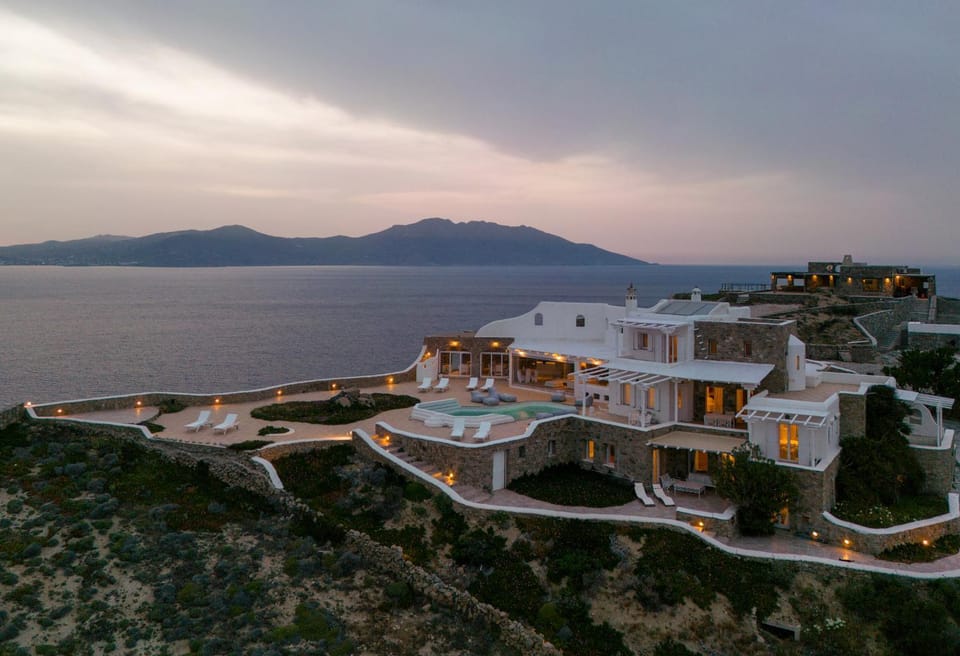 Property building, Bird's eye view, View (from property/room), Mountain view, Sea view, Swimming pool