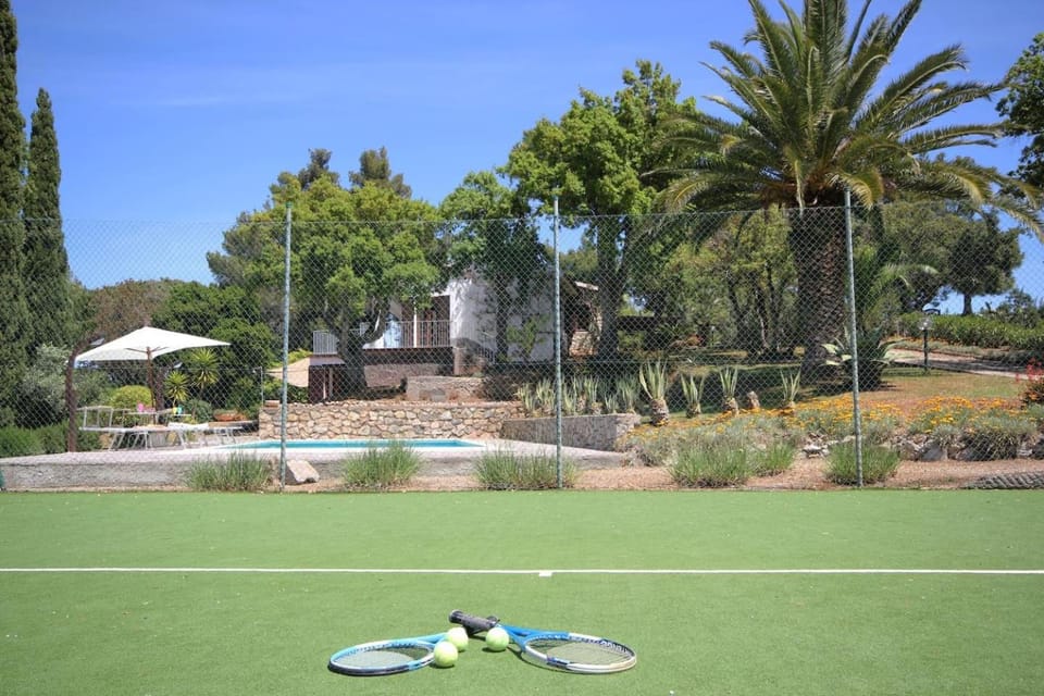 Garden, Tennis court