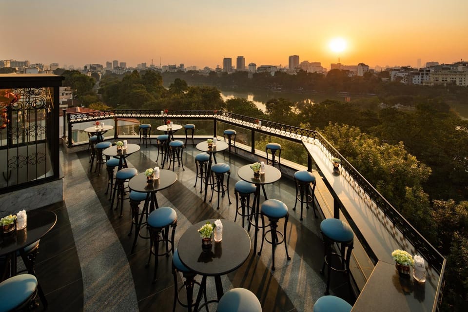 Restaurant/places to eat, Day, Nightclub / DJ, View (from property/room), Balcony/Terrace, Lounge or bar, Food and drinks, Evening entertainment, City view, Garden view, Lake view, Street view, Sunrise, Sunset