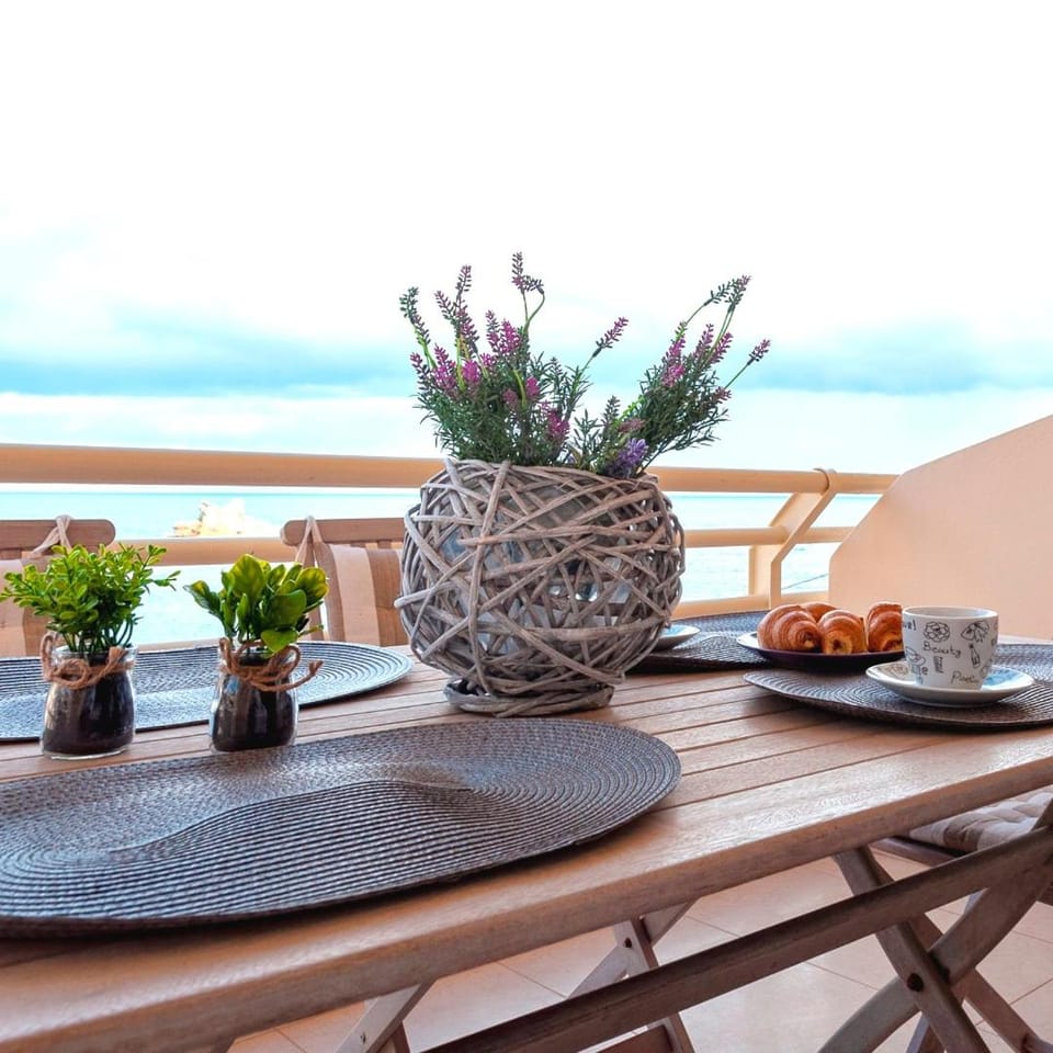 M&N Luxury Family Apartment 10meters from the Sea Apartment in Crete